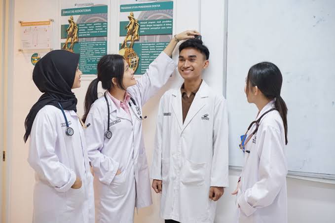 Peran Pendidikan Kedokteran dalam Meningkatkan Kualitas Layanan Kesehatan Modern